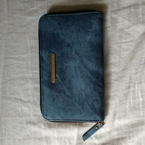 🌿 (nwot!)Blue faded large wallet